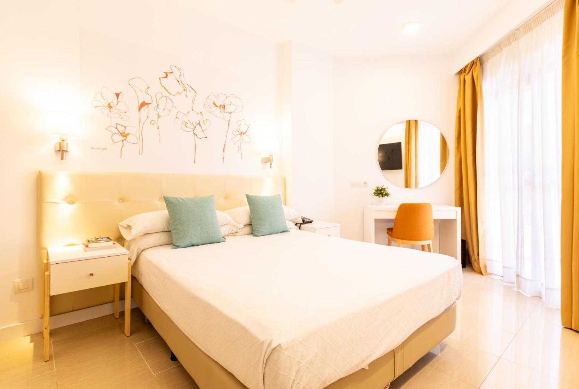 Hotel Angela - Adults Recommended ฟูเอนฮิโรลา ภายนอก รูปภาพ