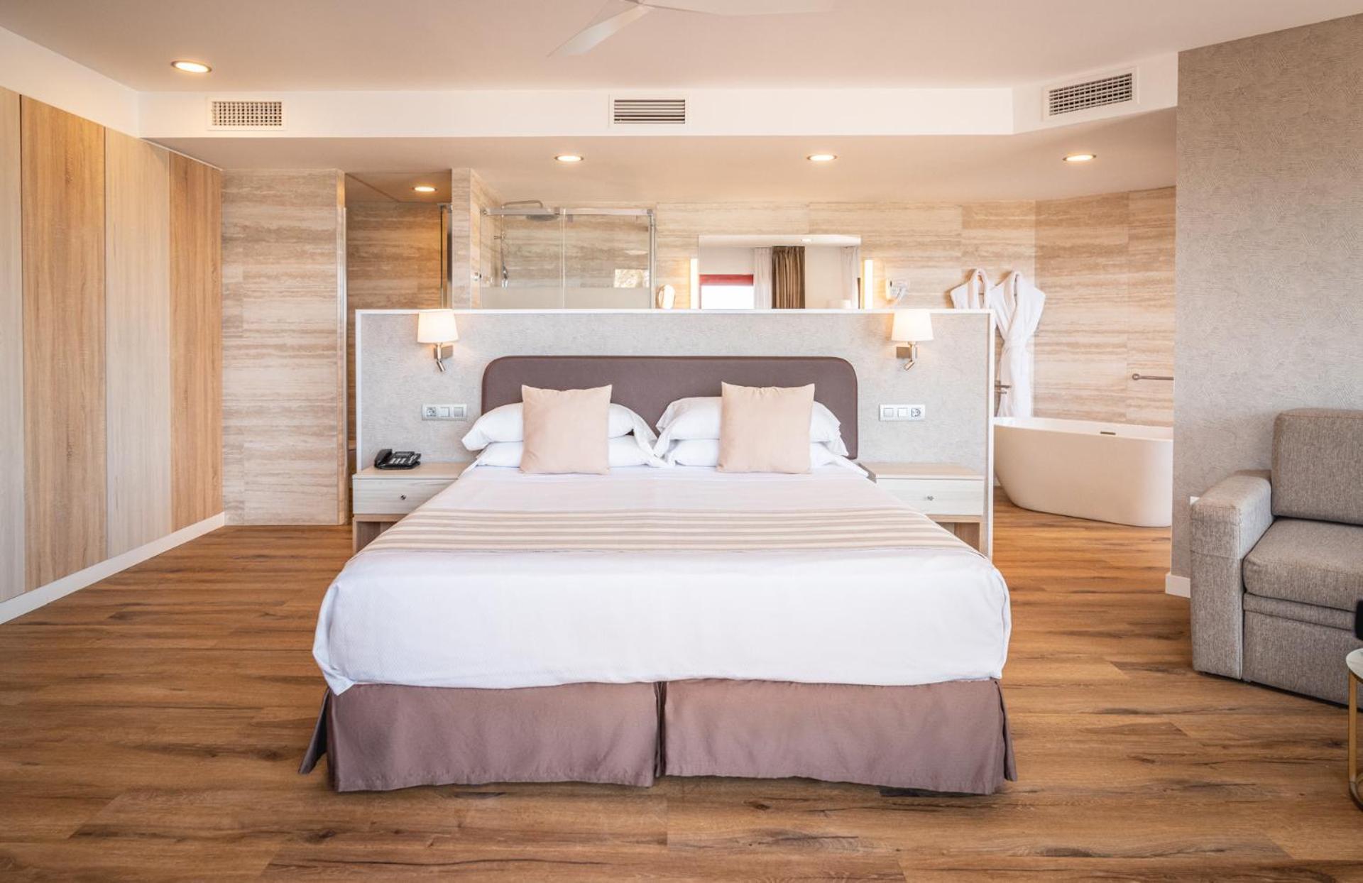 Hotel Angela - Adults Recommended ฟูเอนฮิโรลา ภายนอก รูปภาพ