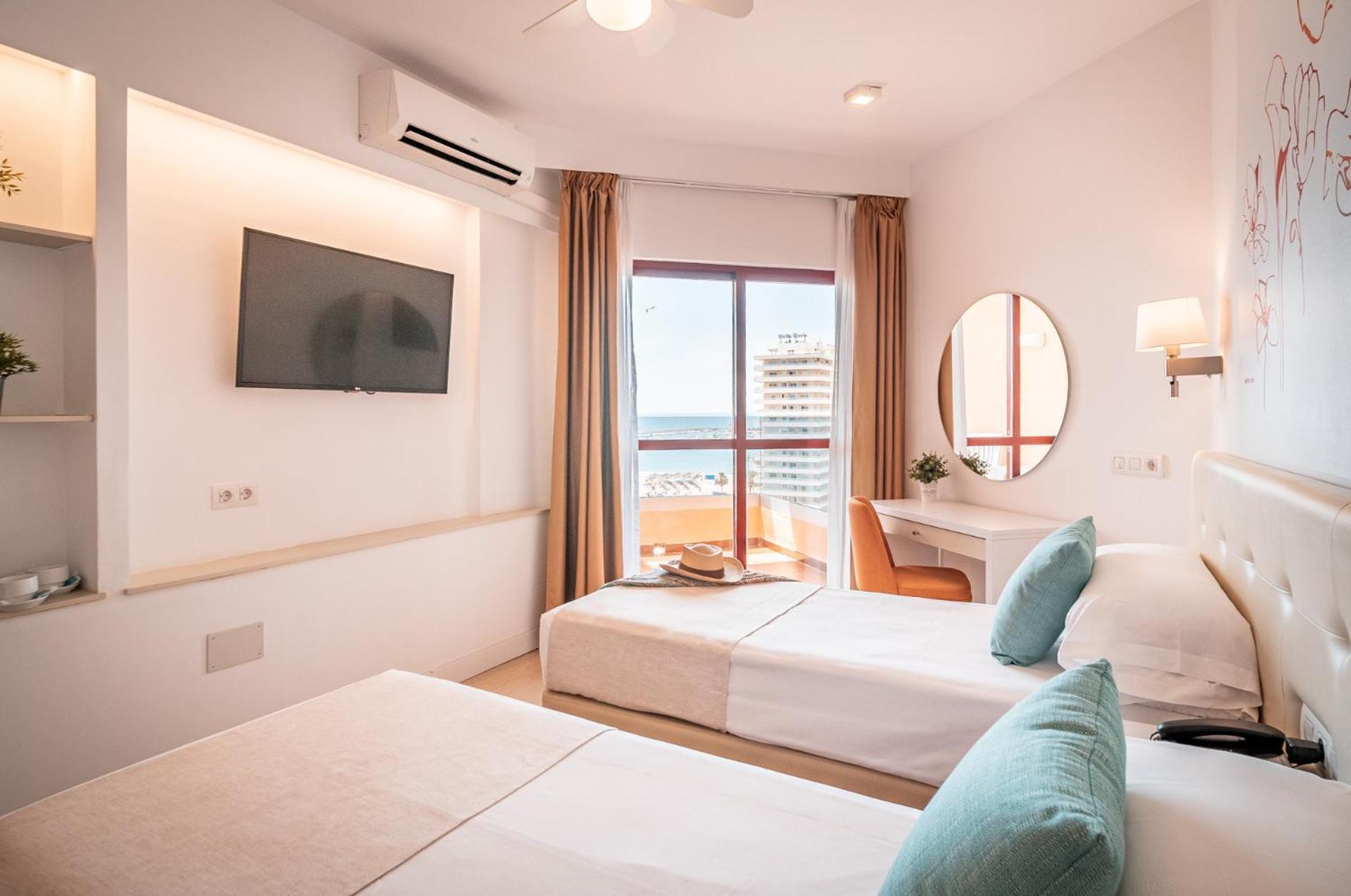 Hotel Angela - Adults Recommended ฟูเอนฮิโรลา ภายนอก รูปภาพ