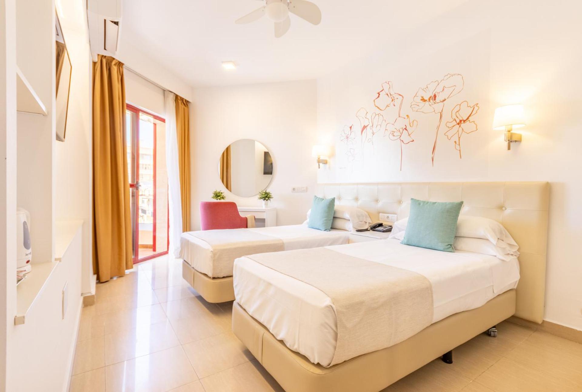 Hotel Angela - Adults Recommended ฟูเอนฮิโรลา ภายนอก รูปภาพ